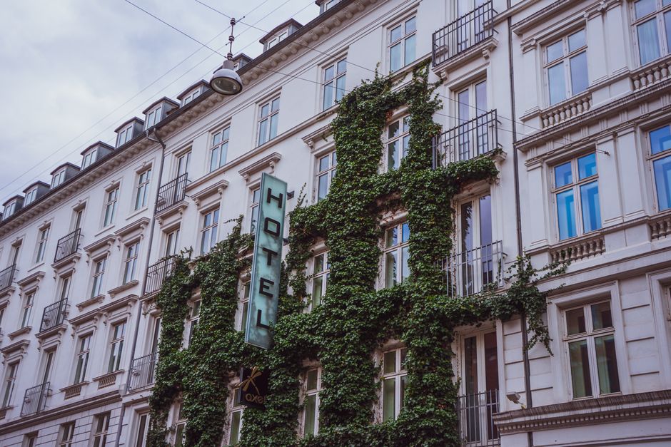 how to build hotel lead list