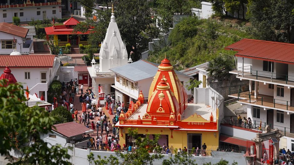 how to find travel contacts India