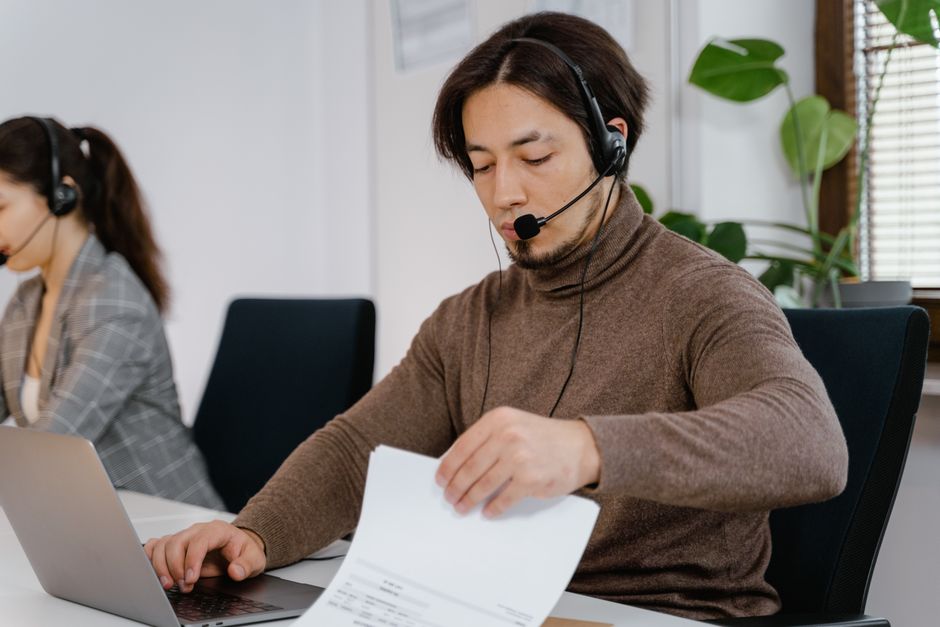 how to use B2B contacts