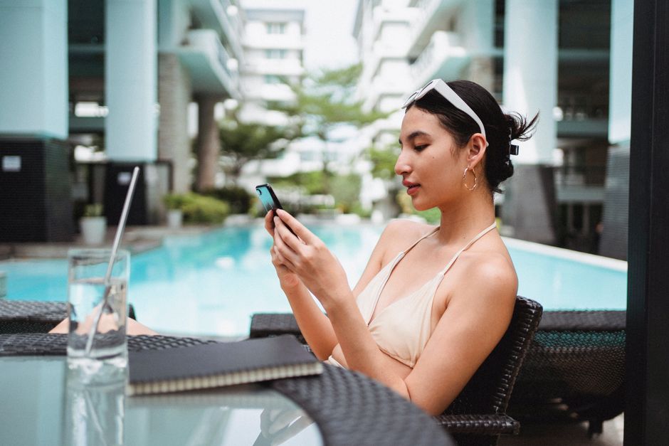 how to use resort contacts