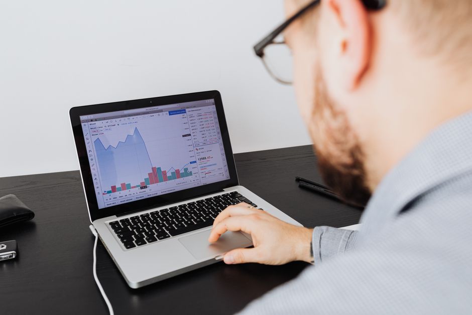how to use service business data